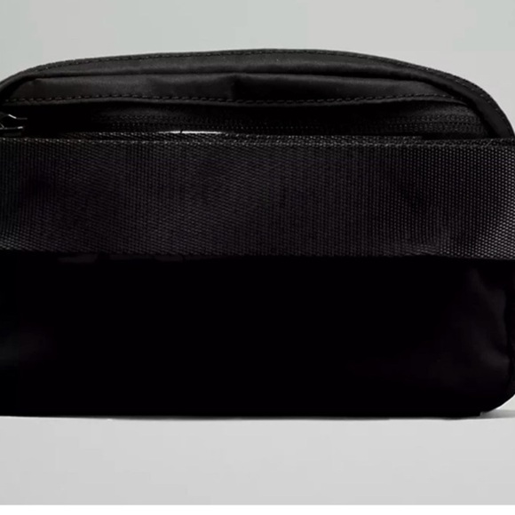 NWT- Lululemon black belt bag - Picture 5 of 8